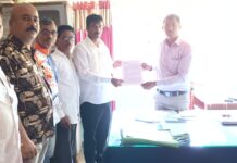 गुहागर ; काय करायचे ते करा “अधिकारी माझ्या खिशात ‘ शिक्षकाचा पालकांसमोर तोरा ..