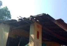 दुर्घटना झाल्यावरच जागे होणार का प्रशासन? वाकी शाळेच्या मोडकळीस आलेल्या वर्गखोल्यांवर संताप”