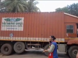चिपळूण ; रिलायन्स स्मार्टसमोर कंटेनर अडवा ; वाहतूक तासभर ठप्प