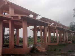 गुहागर ; “लाखोंची वैकुंठभूमी… पण अंत्यसंस्कार मात्र पावसात!”