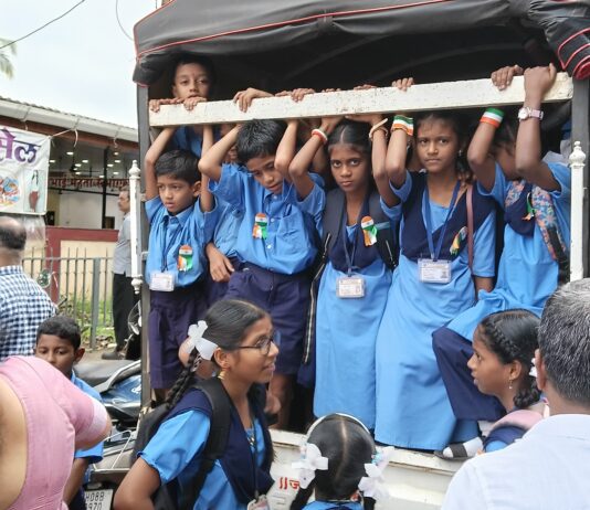 स्पर्धेच्या नावाखाली विद्यार्थ्यांचा जीव धोक्यात; दापोलीतील वाहतुकीचा धक्कादायक प्रकार