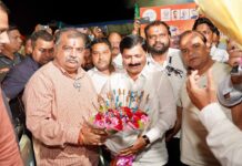 रवींद्र चव्हाण यांची चिपळूण भाजप जनसंपर्क कार्यालयाला सदिच्छा भेट