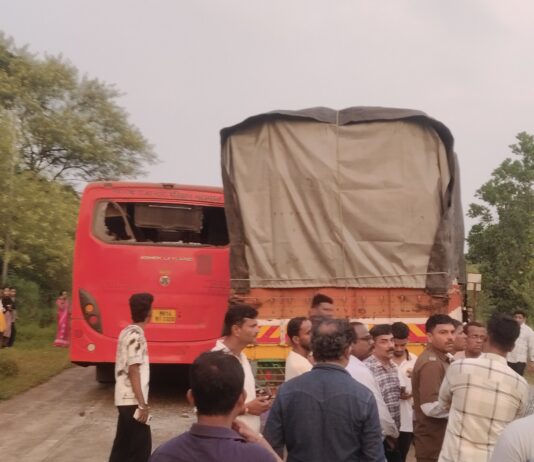 गुहागर–चिपळूण मार्गावर काजळी येथे बसला ट्रकची धडक; मोठा अपघात टळला