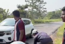 चिपळूण–गुहागर मार्गावरील धोकादायक खड्डे घोणसरे नवतरुण मित्र मंडळाने श्रमदानातून बुजवले